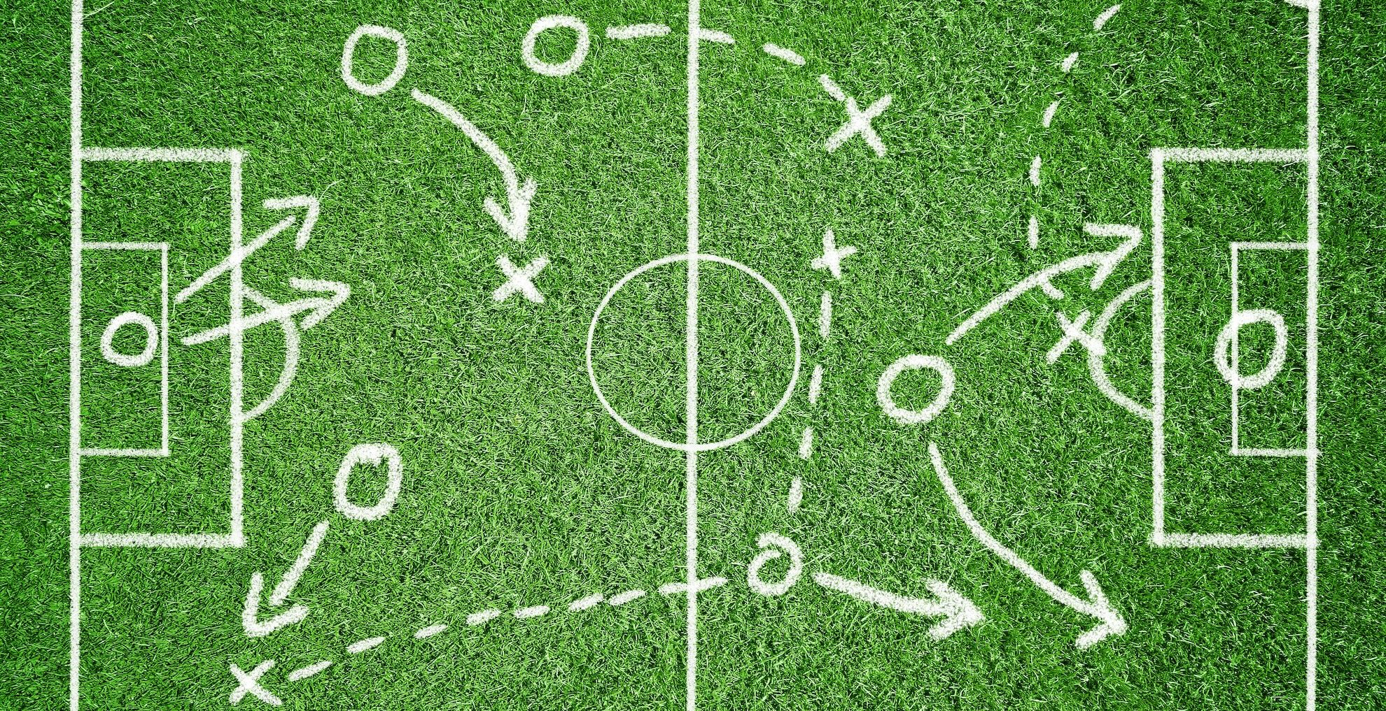 Vergleich der besten Mittelfeldstrategien im Fussball